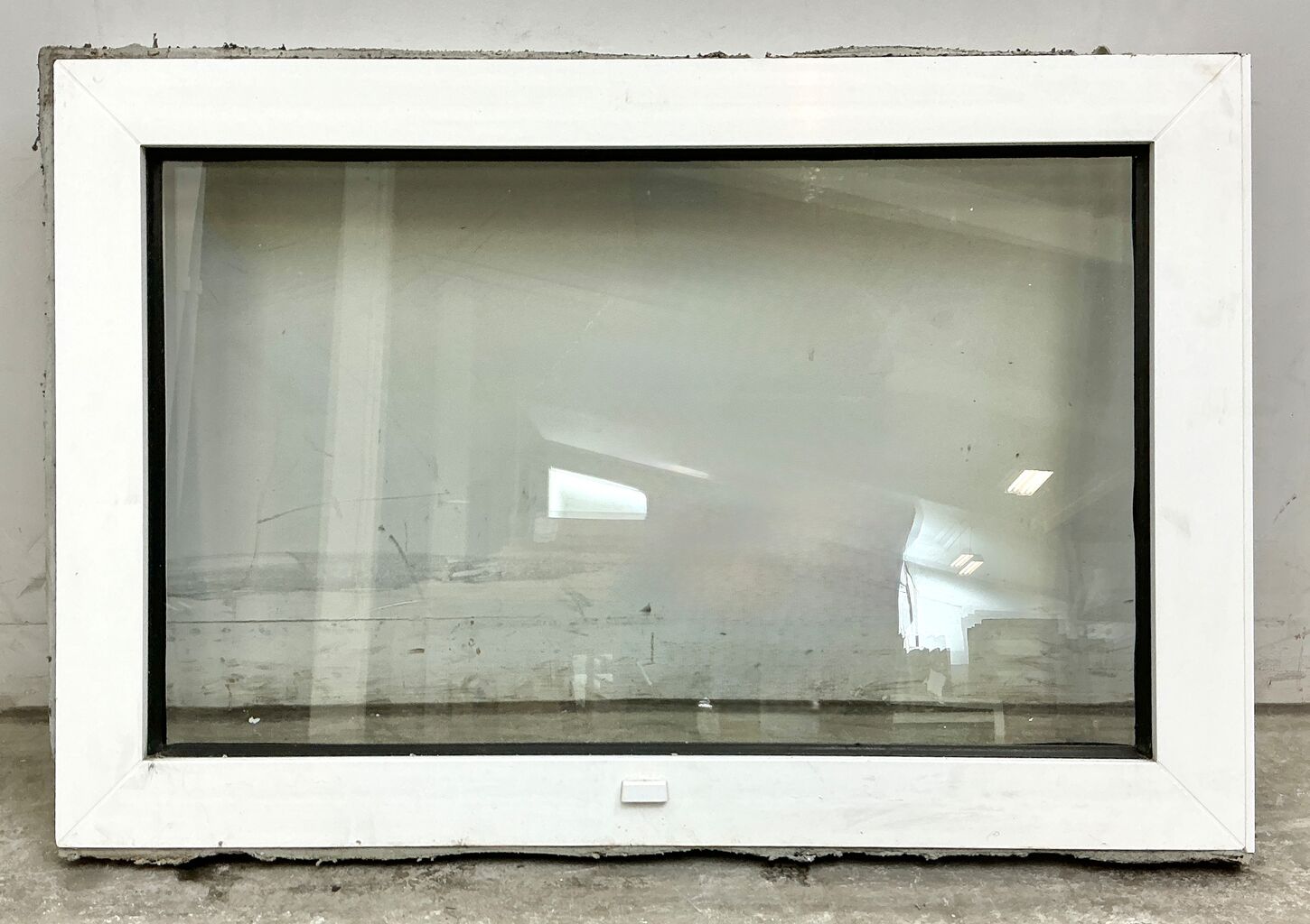 Termovindue i fast plastkarm