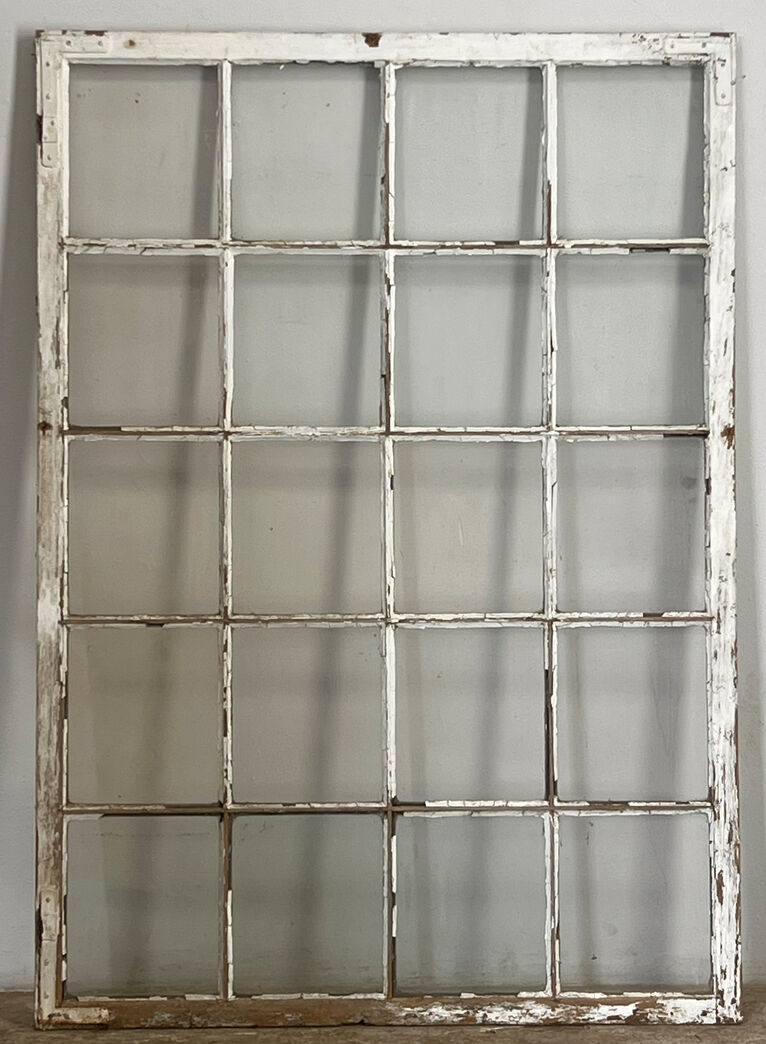 Stor vinduesramme med sprosser