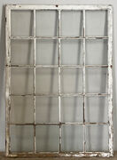 Stor vinduesramme med sprosser