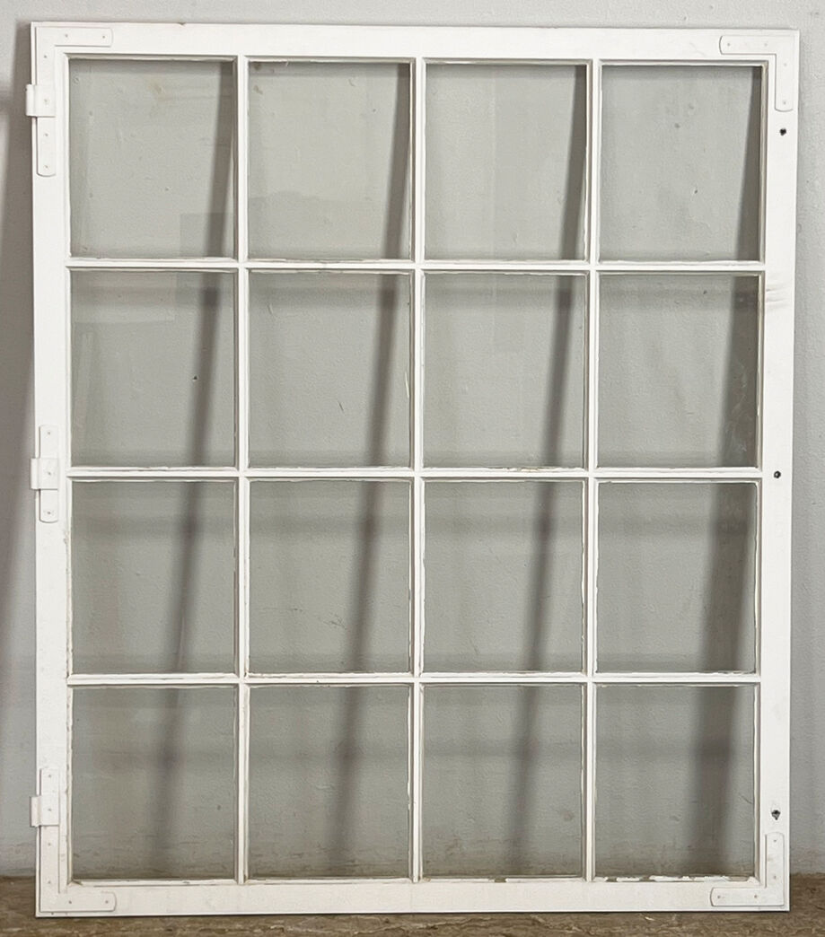 Stor vinduesramme med sprosser