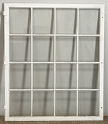 Stor vinduesramme med sprosser