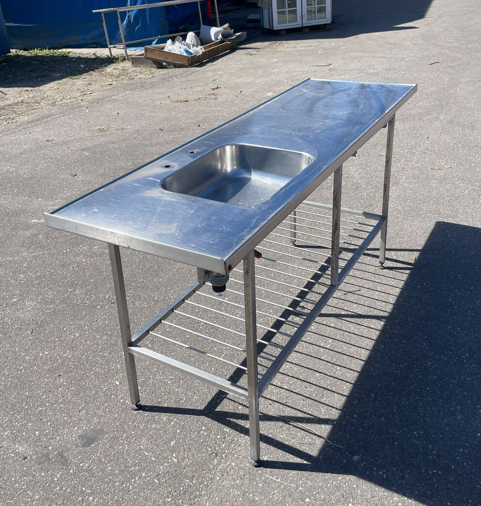 Stålbord med vask og understel