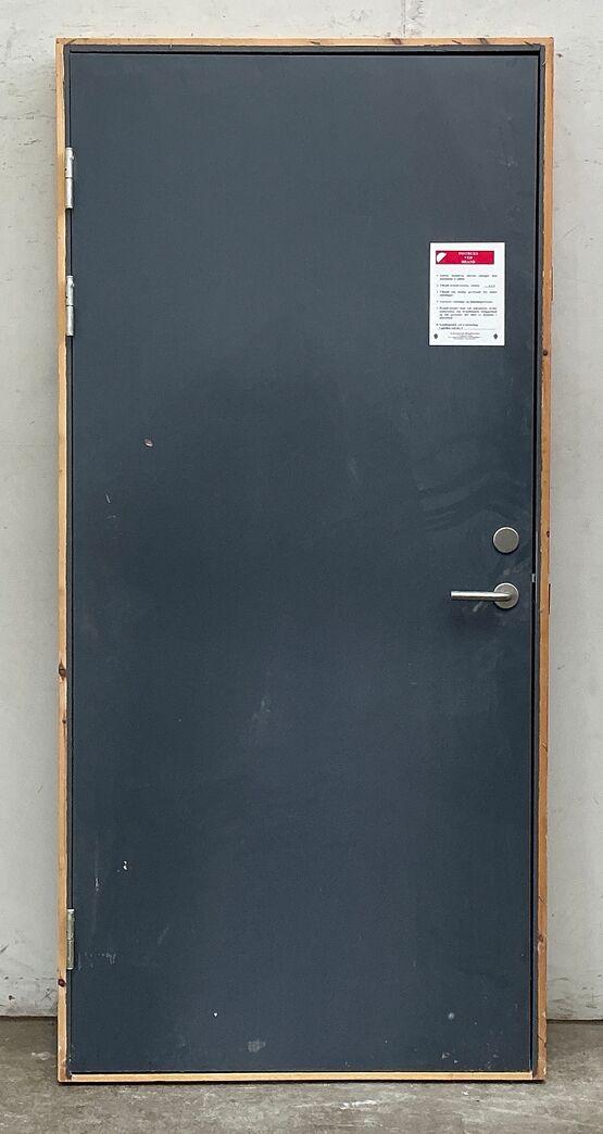 Massiv dør M10 m/karm