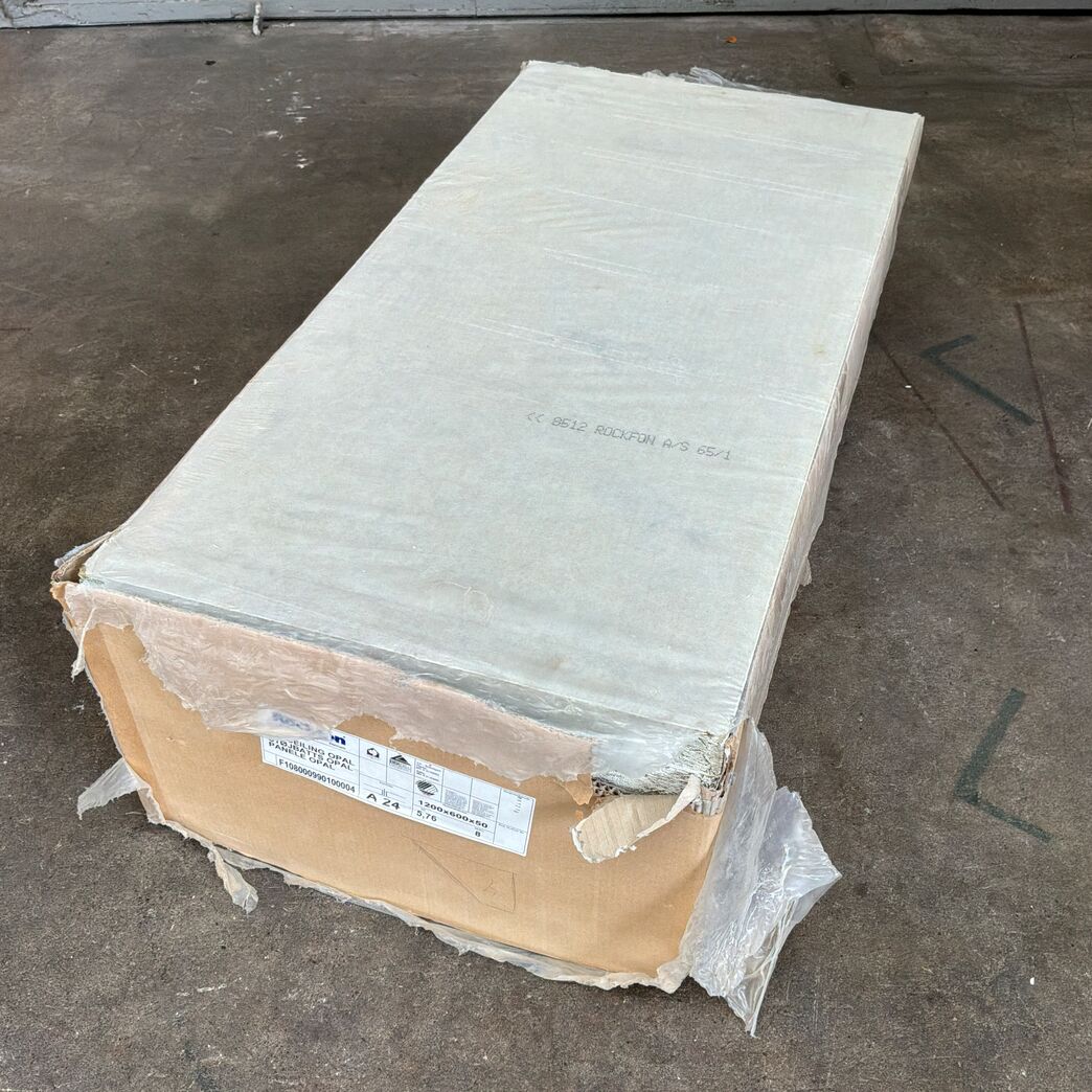 5,76 m2 Rockfon Opal akustikloftplader 1200 x 600 x 50 mm.