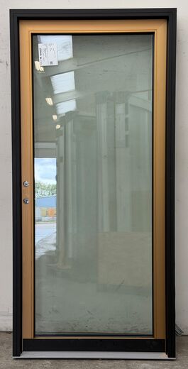 Guldfarvet vh. facadedør med karm 206 cm