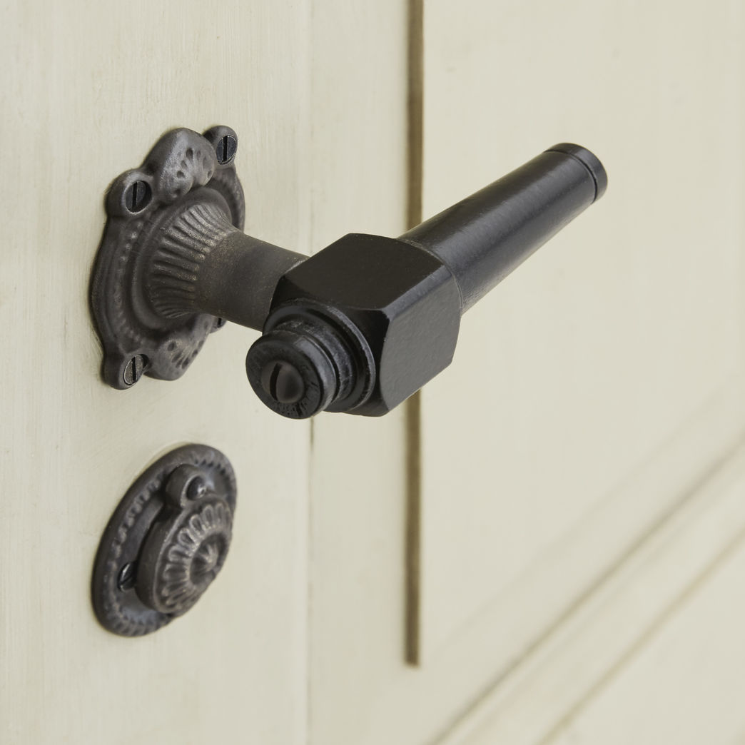 Trægreb til ny dør - spidsgreb i sortlakeret bøg