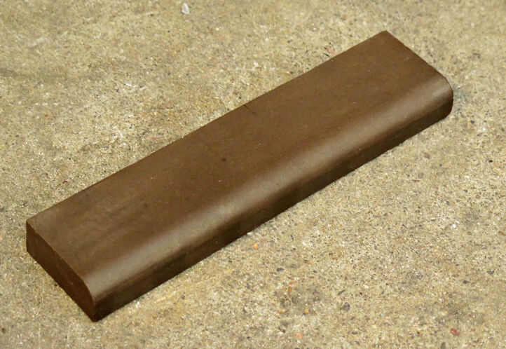Hasle, lang brun afrundet kantflise