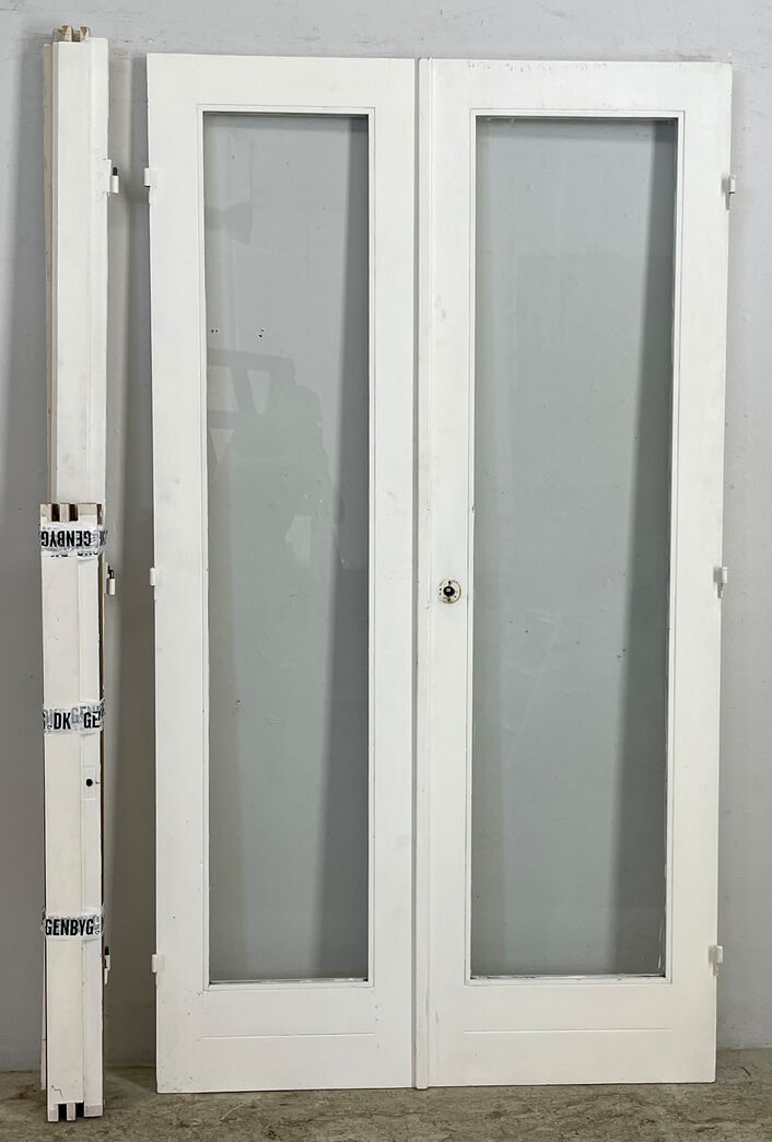 Dobbeltdør med glas og karm