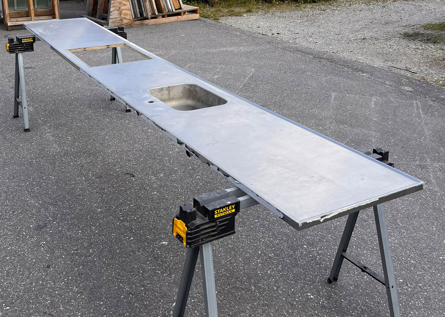 Stålbordplade med vask - 408 cm