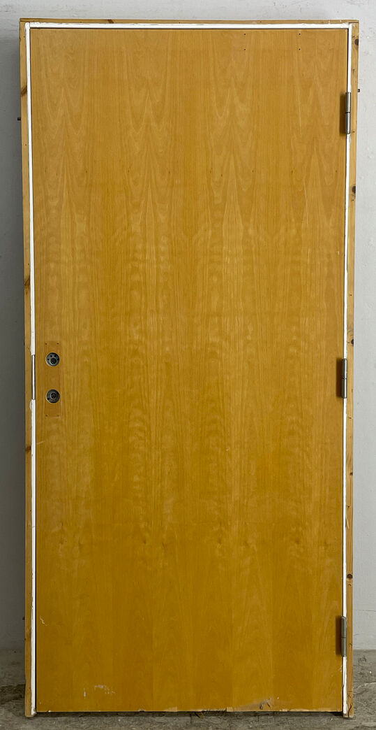 Massiv dør med karm M10