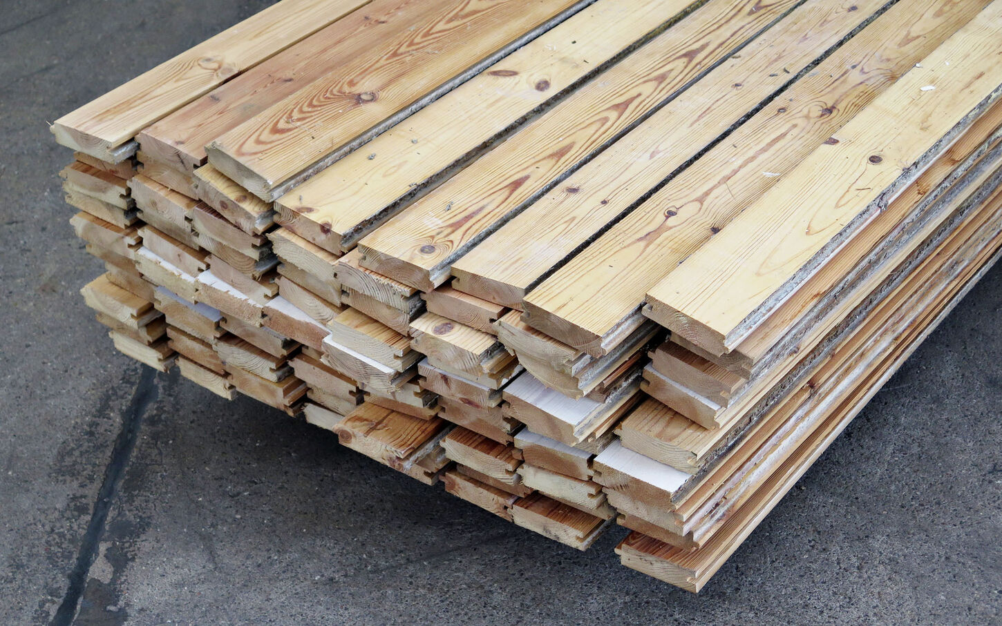 Brugte gulvbrædder i fyr, 24m2, 8,7cm