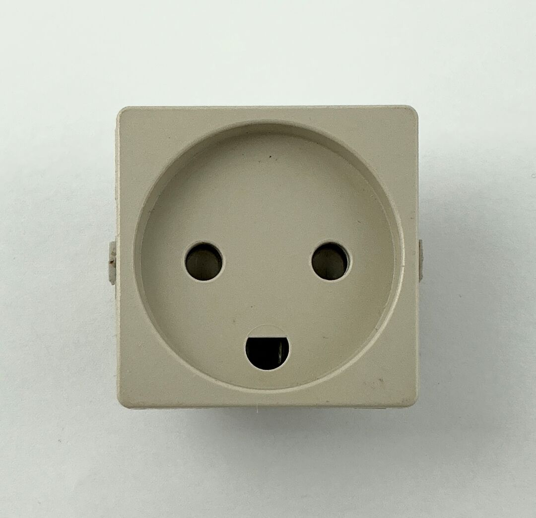 LK Fuga Stikkontakt m/jord 1 modul - grå