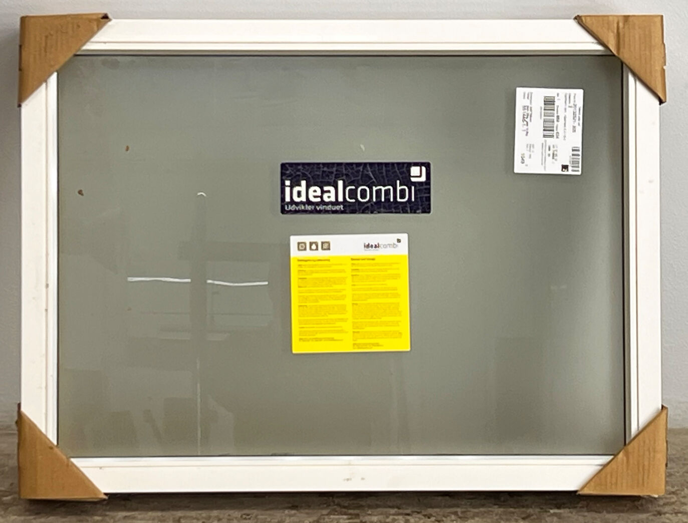 Fastkarmsvindue med matteret glas