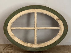 Ovalt vindue med sprosser