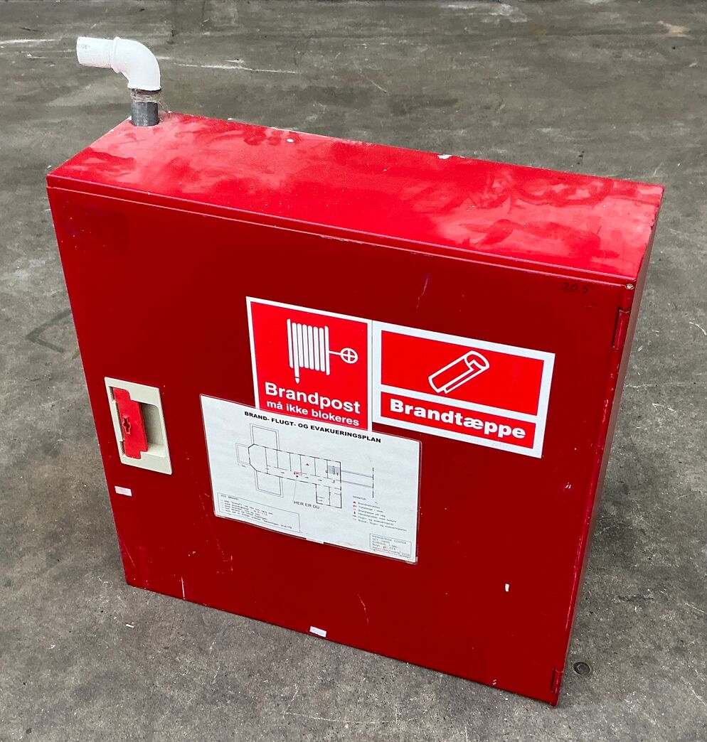 Brandskab med 25 meter slange