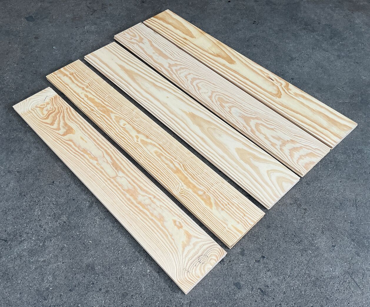 Gulvplanke i Pitch Pine - 18 cm bredde