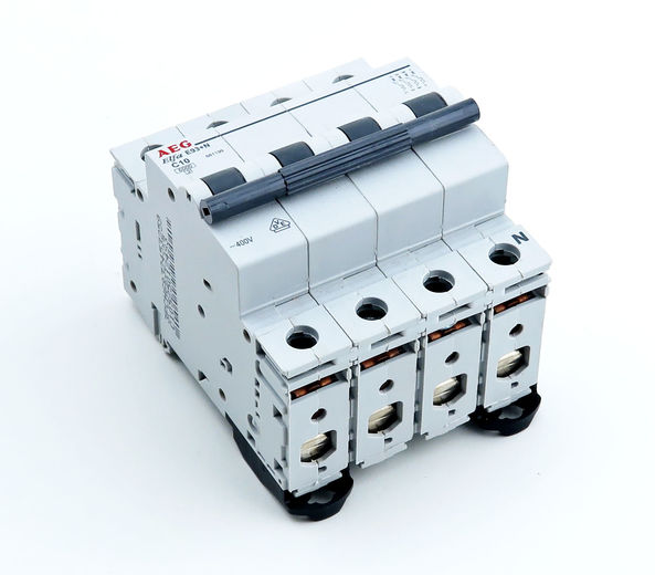 MERLIN Automatsikring 3P+N 10A MERLIN Automatsikring 3P+N 10A