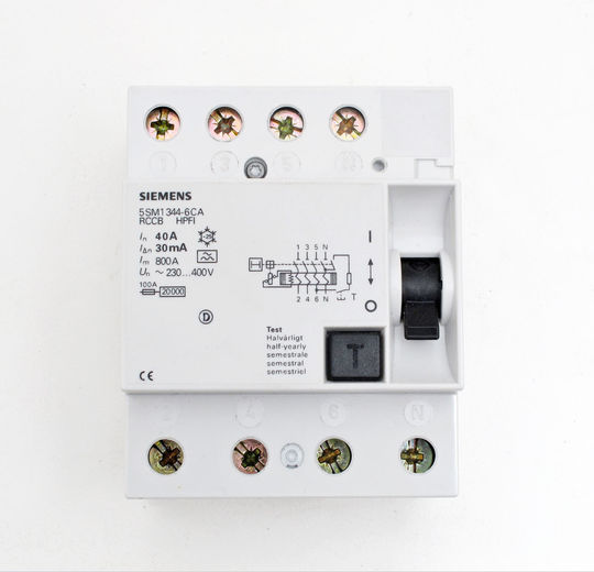 Siemens HPFI relæ 4-pol 40/0,03A Siemens HPFI relæ 4-pol 40/0,03A