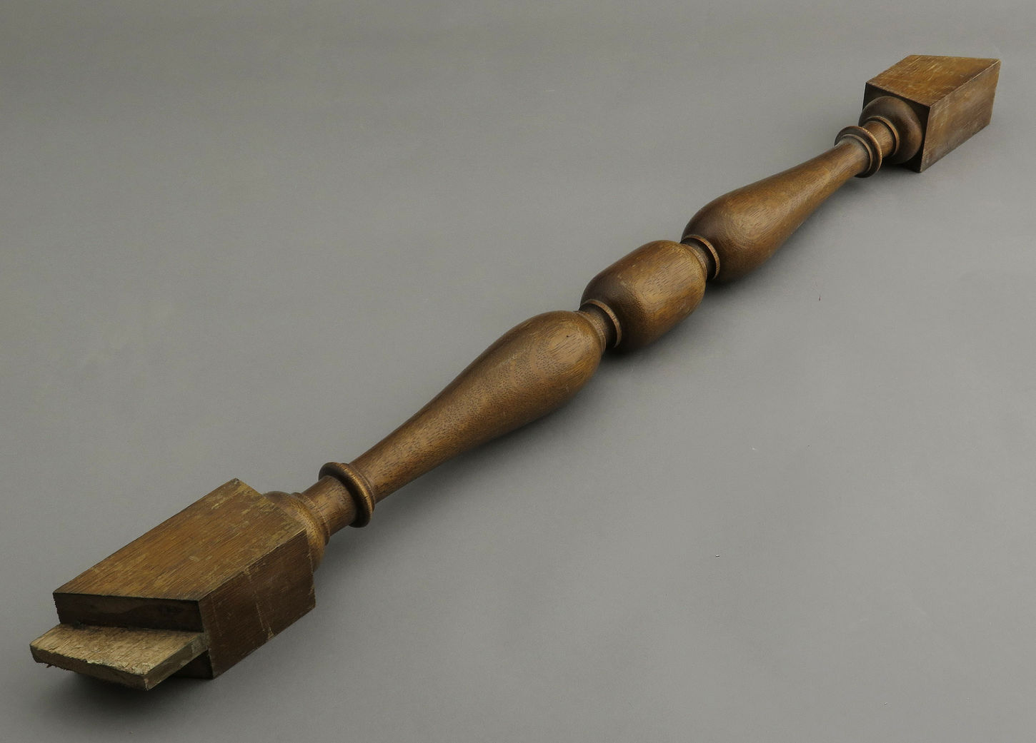 Trappebaluster i egetræ Ø 5 cm