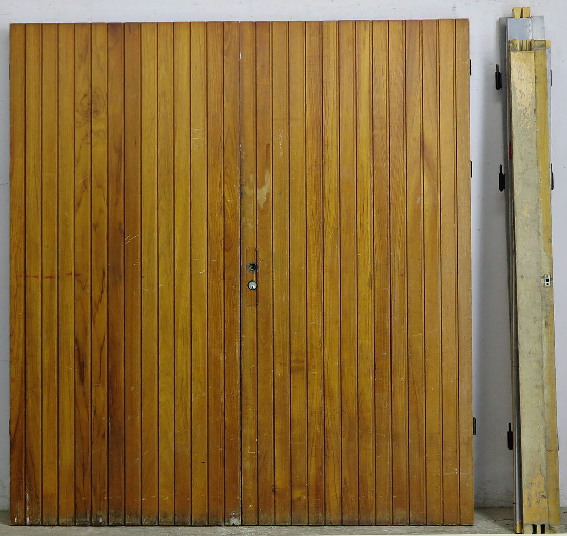 Dobbelt teakdør med karm