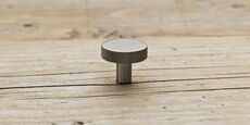 Møbelknop i rustfrit stål med rouleteret kant / Ø:30mm