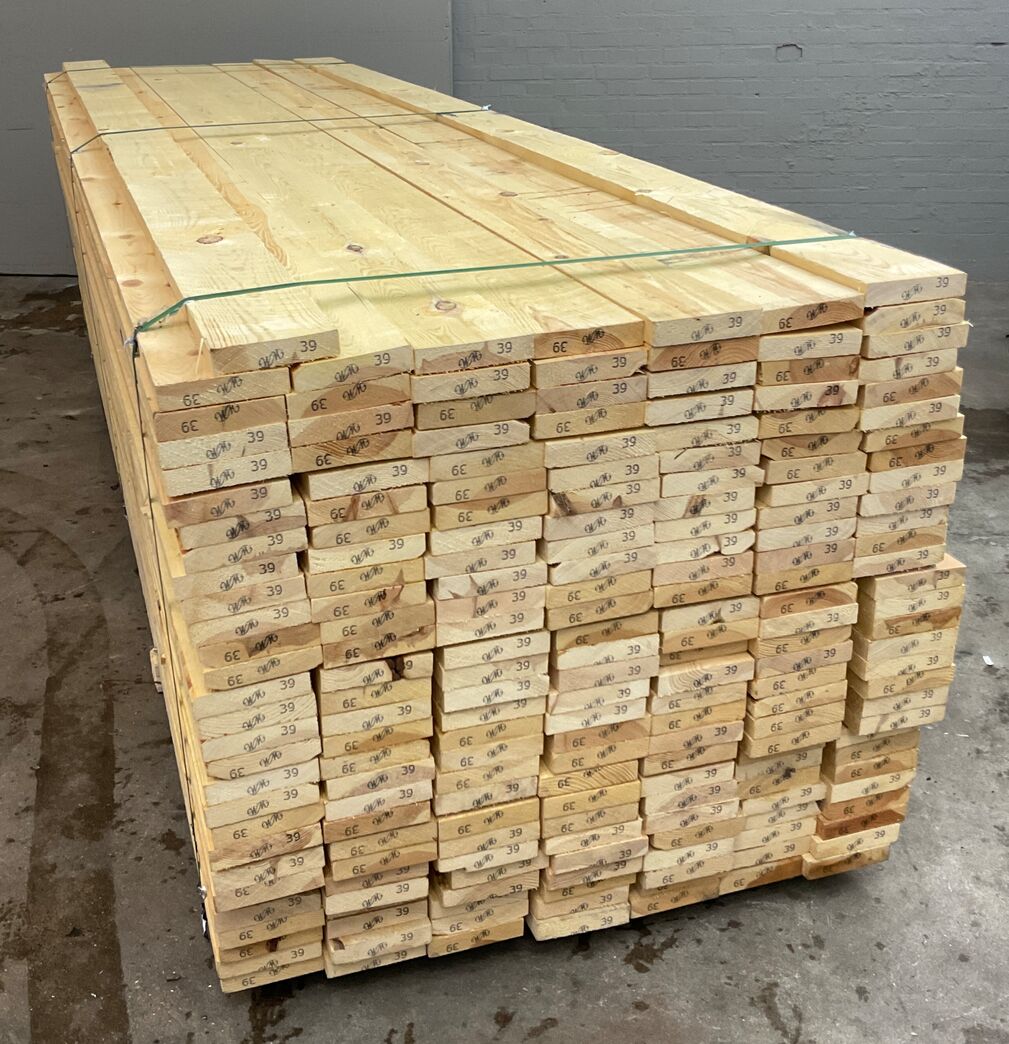 Ovntørret kantskåret fyr 32x150 mm 772 lbm.