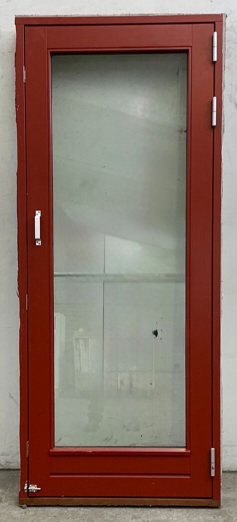 Rød terrassedør med karm