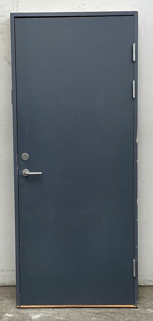 Massiv dør M9 m/karm