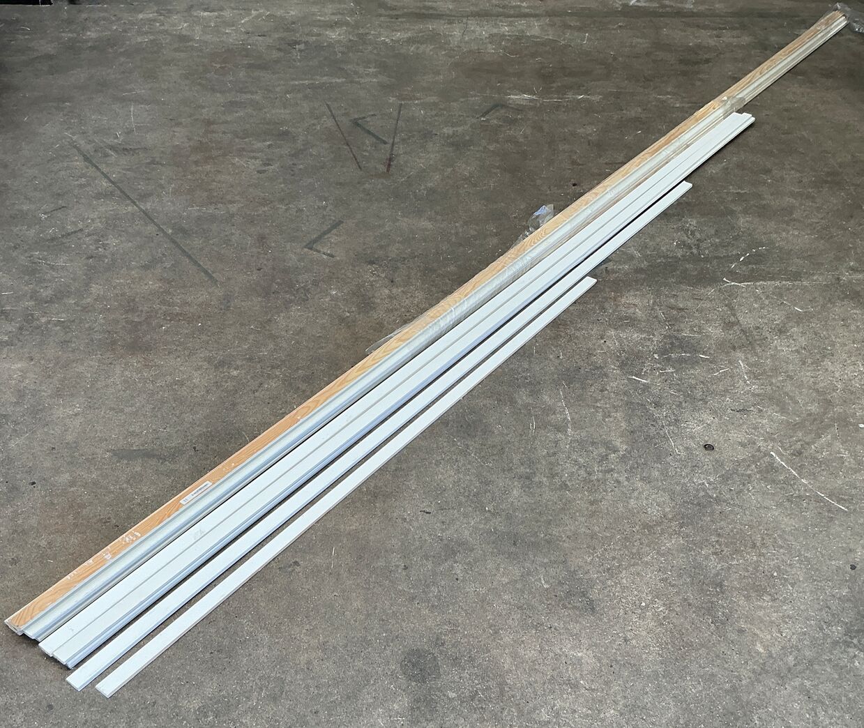 9x33 mm Væglister Fyr Hvid - ca. 60m