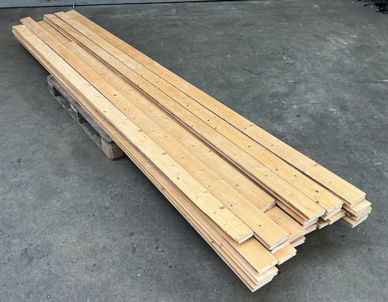 Brugt gulvbrædder i fyr, 6m2, 10 cm