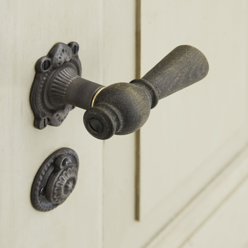 Trægreb til gammel dør - knebelgreb i røget eg