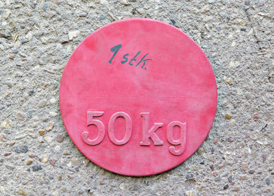 Støbeklichè fra Holbæk Jernstøberi, træskive med vægtangivelse Ø 21 cm