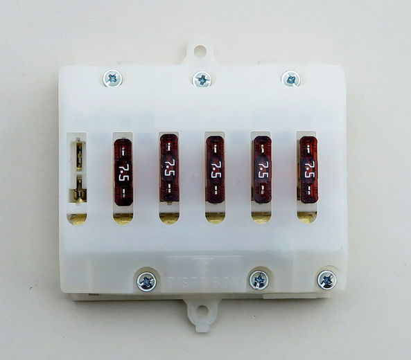 Fordelerdåse m/5 sikringer Fordelerdåse m/5 sikringer