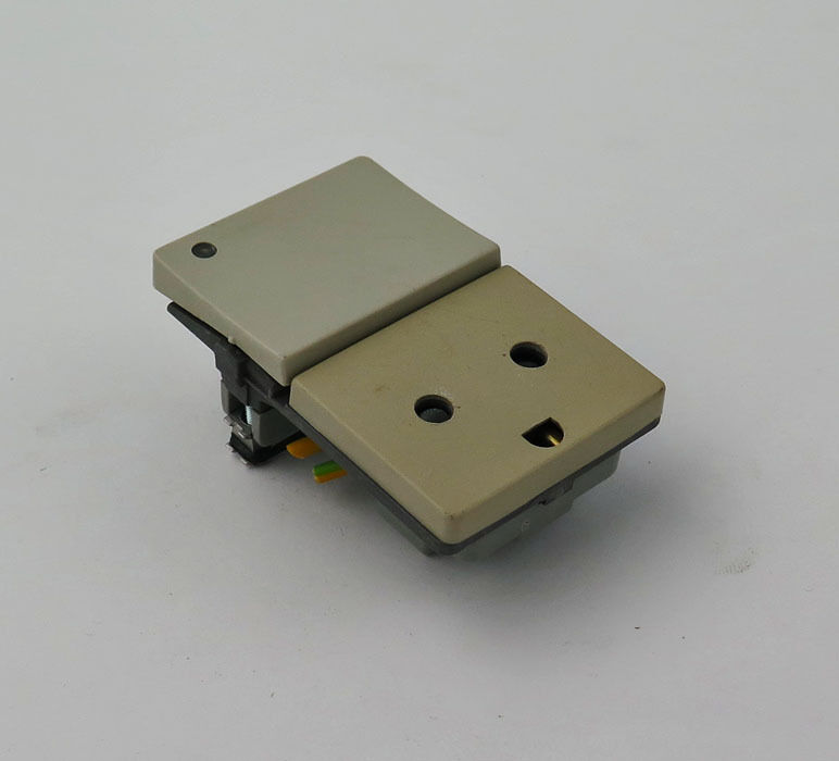 Fuga stikkontakt m/jord + lampe - Grå