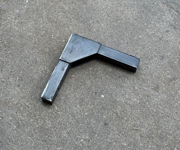 Hyldeknægt i metal 16 x 16  cm