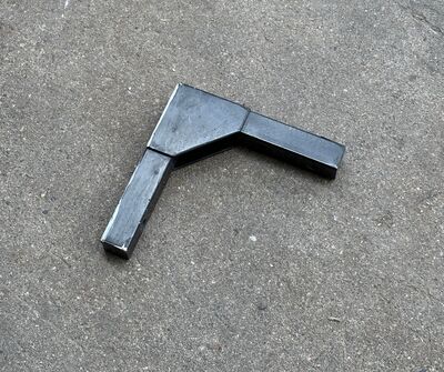 Hyldeknægt i metal 16 x 16  cm