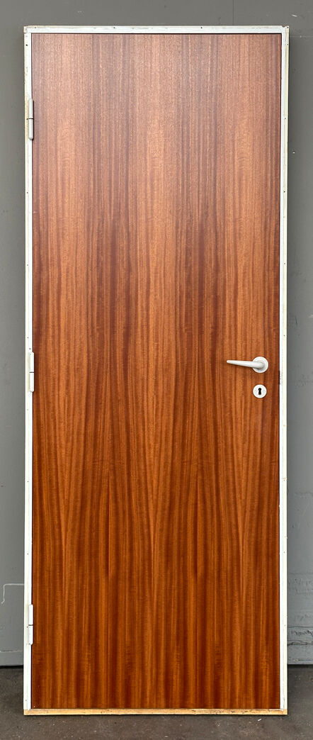 Mahognifineret dør med karm M8