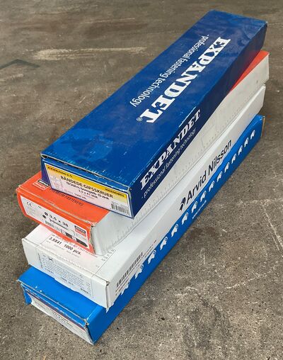 Samlet parti båndede gipsskruer 4 pakker