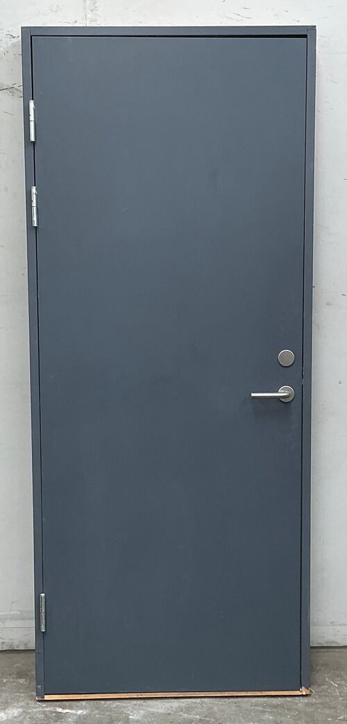 Massiv dør M9 m/karm