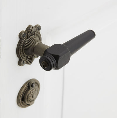 Trægreb til gammel dør - spidsgreb i sortmalet ask