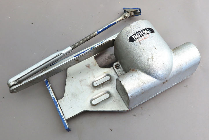 Gammel Dorma dørpumpe Gammel Dorma dørpumpe