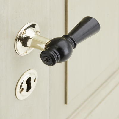 Trægreb til ny dør - knebelgreb i sortlakeret bøg