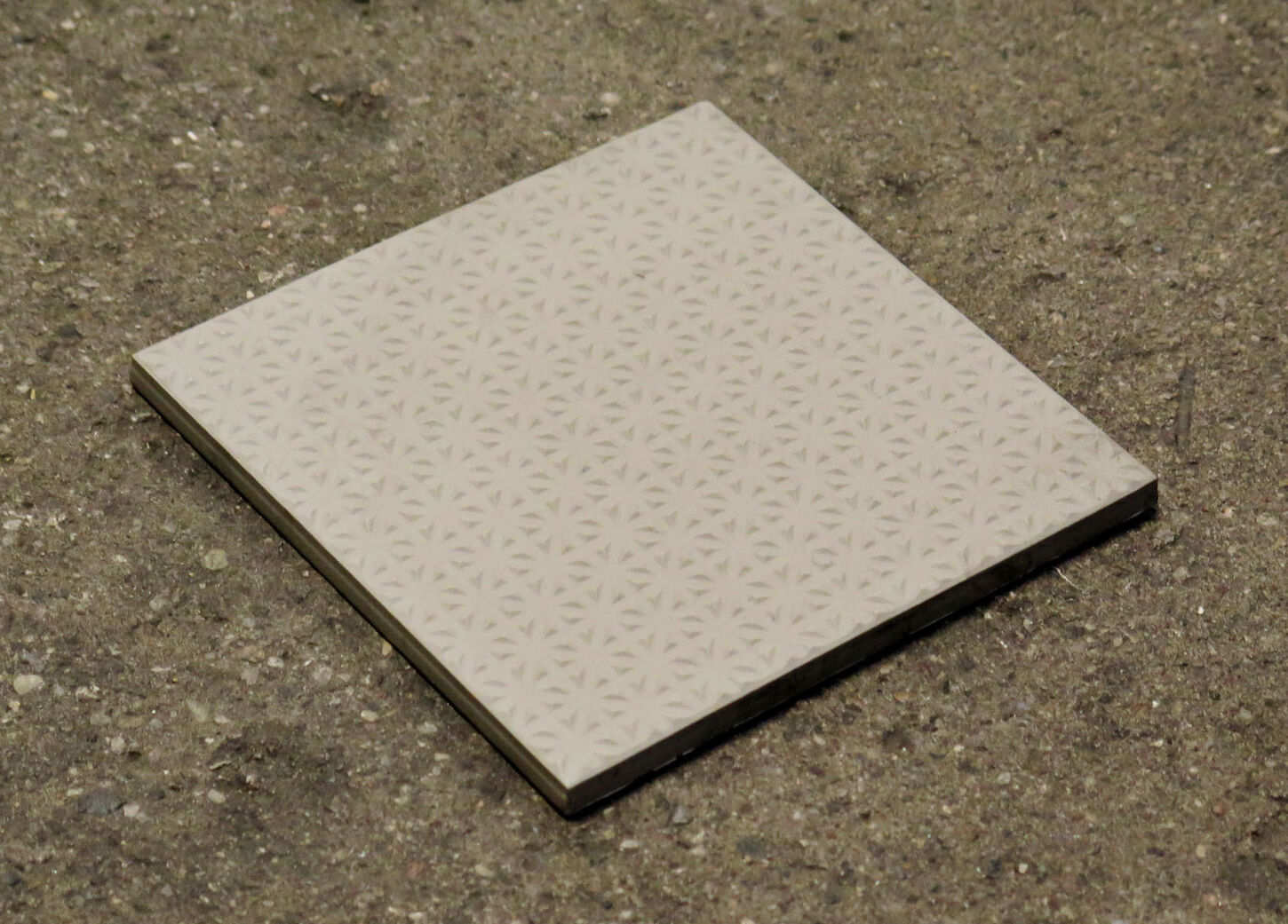 lysegrå skridsikker klinke 15x15cm