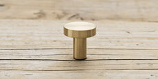 Møbelknop i mat messing / Ø:24mm