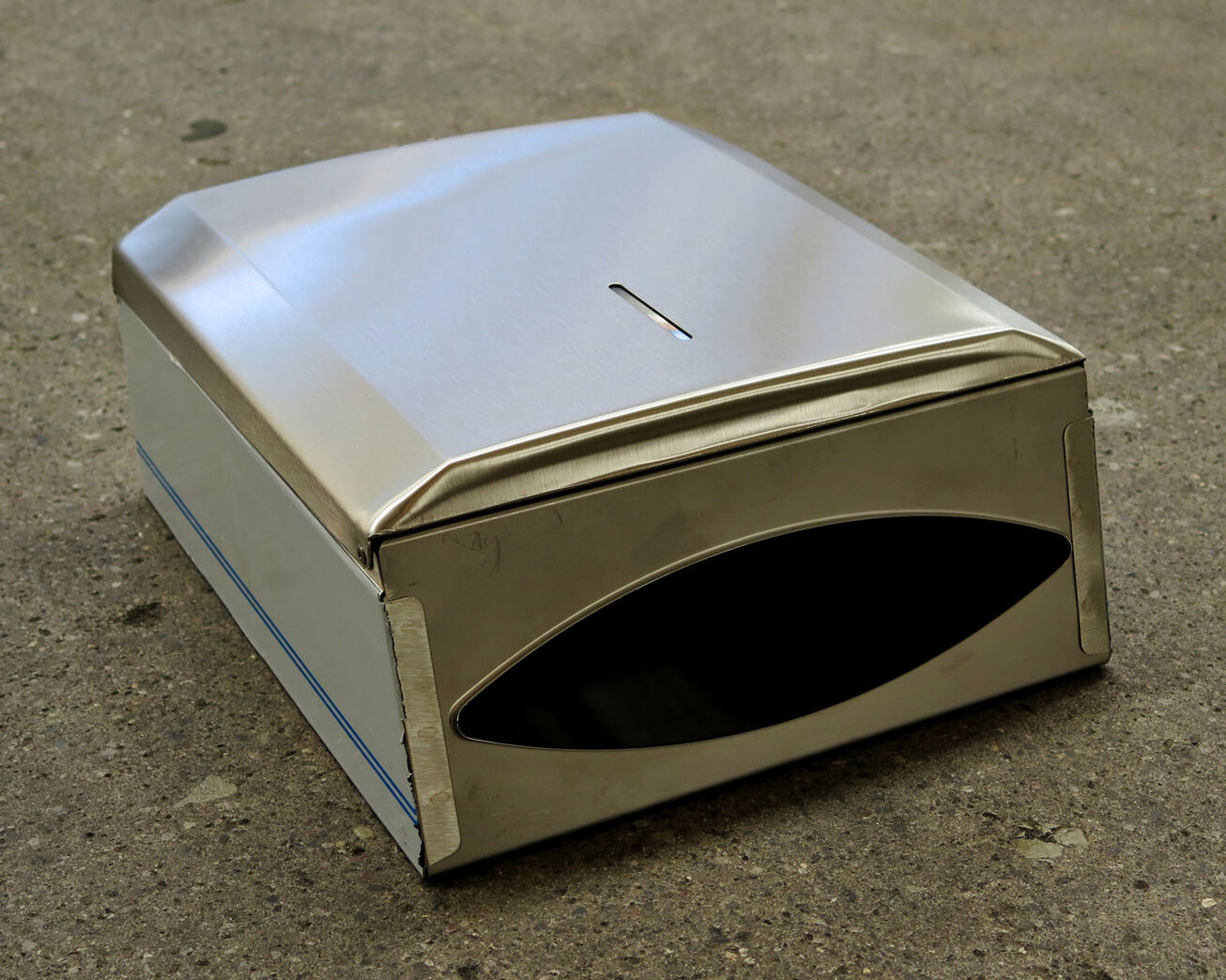 Katrin dispenser med lås børstet stål