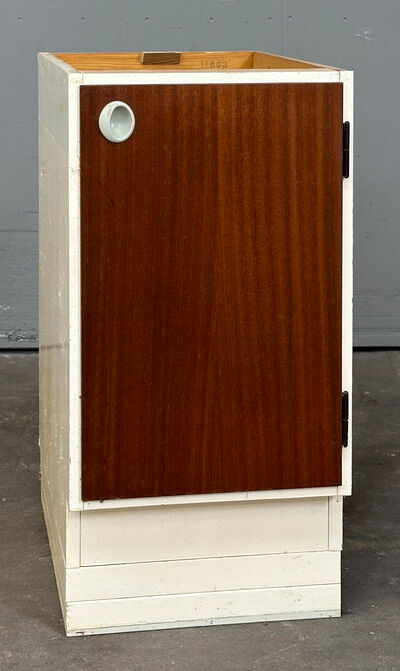 Grydeskab med overfalset låge h.h