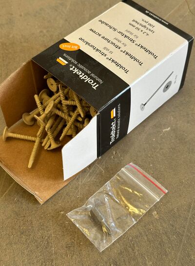 Troldtekt lyse skruer til stål 100 stk