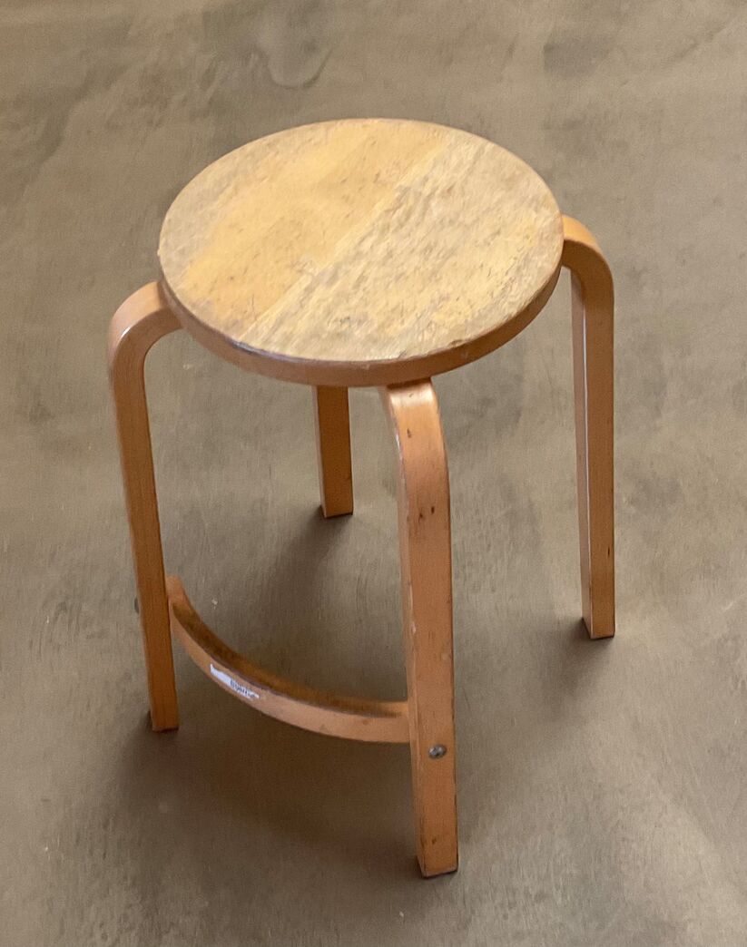 Taburet med løs fodstøtte