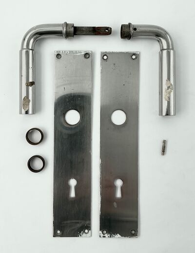 Forniklet stålgreb med langskilt fra 30'erne