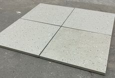 Lysegrå plettede fliser 30x30x13